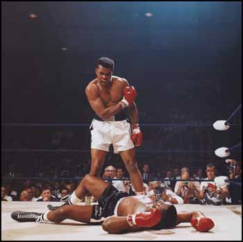 Ali vs. Liston: First Round Knockout, Lewiston, Maine by Neil Leifer vendu pour $6,435