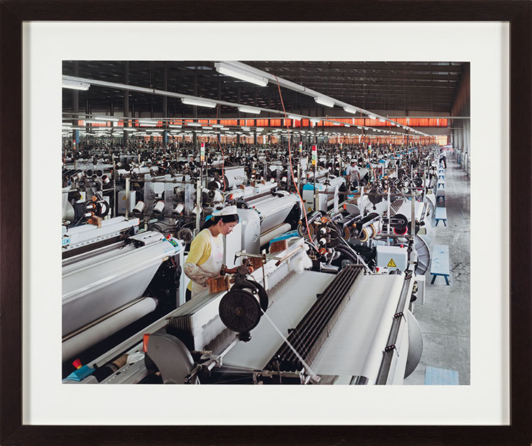 Manufacturing #7, Textile Mill, Xiaoxing, Zhejiang Province, China par Edward Burtynsky