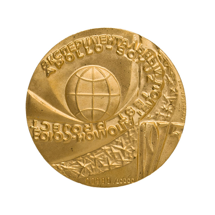 1 Ounce Gold Medal 1975, "Apollo-Soyuz Test Project Commemoration" Num. 00990/10000, by I. Postol, Unlisted in Krause par  USSR