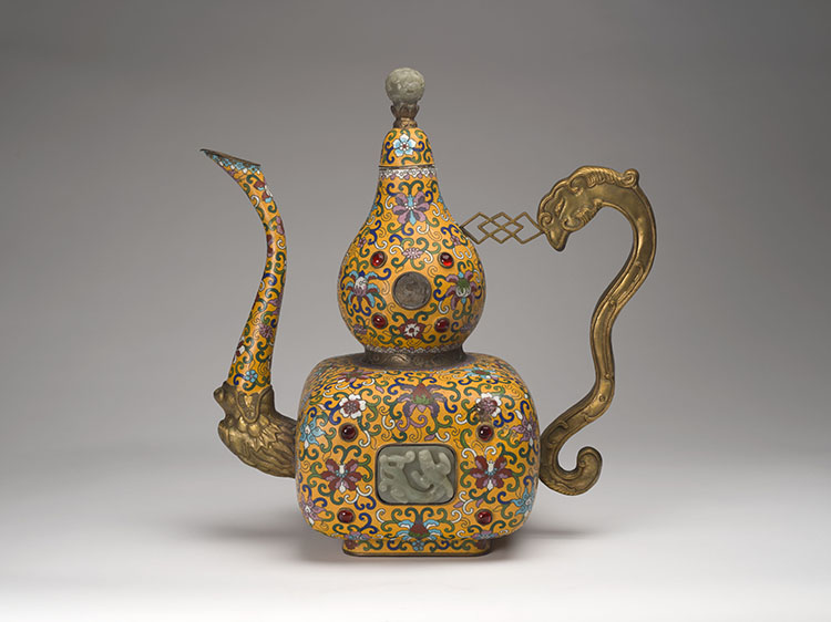 A Large Chinese Cloisonné Enamel, Repoussé and Jade Inlay Ritual Ewer and Cover par  Chinese Art