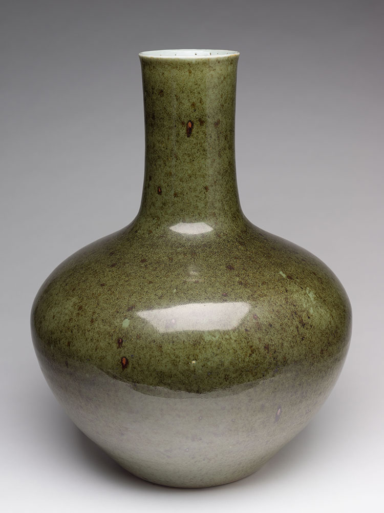 An Unusual and Large Chinese Green Glazed Vase, Tianqiuping, Qianlong Mark, 19th Century par  Chinese Art