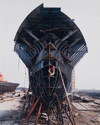 Shipyard #12, Qili Port, Zhejiang Province, China by Edward Burtynsky vendu pour $16,250