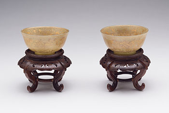 Pair of Chinese Gilt Painted Celadon Jade ‘Mythical Beast’ Bowls, Qianlong Mark and Probably of the Period (1736 - 1795) by  Chinese Art vendu pour $31,250