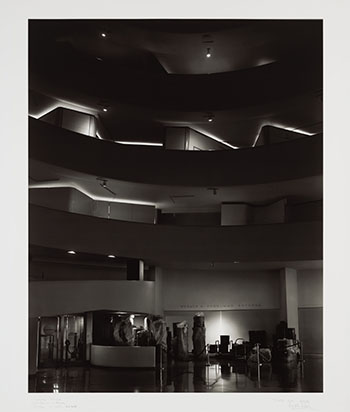 Guggenheim Museum, Installation in Progress, October 1, 2004 by Matthew Pillsbury vendu pour $1,000