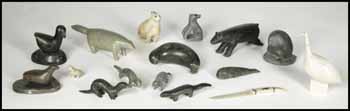 Collection of 16 Small Carvings by Unidentified Inuit Artist vendu pour $1,287