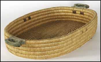 Oval Basket with Carved Green Handles by Unidentified Inuit Artist vendu pour $3,510