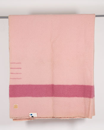 HBC Point Blanket, 4 point, rose by Hudson's Bay Company  vendu pour $6,875