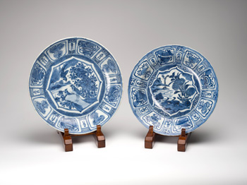 Two Chinese Blue and White Kraak Dishes, Ming Dynasty, Wanli Period (1572-1620) par  Chinese Art