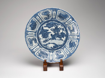 A Large Chinese Blue and White 'Floral and Fauna' Kraak Dish, Ming Dynasty, Wanli Period (1572-1620) par  Chinese Art