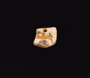 A Chinese Mottled Jade 'Mask' Pendant, Shang to Zhou Dynasty par  Chinese Art