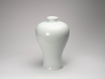 A Chinese Pale Blue Glazed Meiping Vase, Republican Period par  Chinese Art