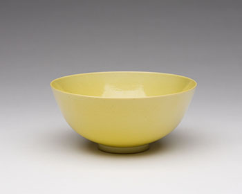 A Chinese Yellow Enameled Bowl, Guangxu Mark and Period (1875-1908) par  Chinese Art