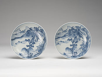 A Pair of Chinese Export Blue and White 'Landscape' Dishes, 18th/19th Century par  Chinese Art