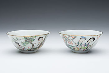 A Pair of Chinese Qianjiang Enameled 'Ladies' Bowls, Daoguang Mark, Dated 1914 par  Chinese Art