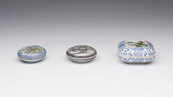 Three Chinese Famille Rose 'Landscape' Seal Paste Boxes and Covers, Republican Period par  Chinese Art