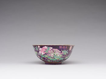 A Chinese Famille Rose Purple Ground ‘Dayazhai’ Bowl, Republican Period par  Chinese Art