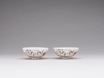 A Pair of Unusual Chinese Famille Rose ‘Lohans’ Bowls, Juren Tang Mark, Republican Period par  Chinese Art