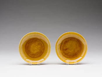 A Pair of Chinese Yellow Glazed ‘Dragon’ Dishes, Guangxu Period (1875-1908) par  Chinese Art