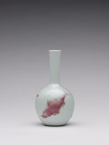 A Small Chinese Copper Red ‘Fish’ Bottle Vase, Kangxi Mark, 19th/20th Century par  Chinese Art