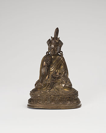 A Tibetan Bronze Seated Figure of Padmasambhava, 17th/18th Century par Tibetan Art