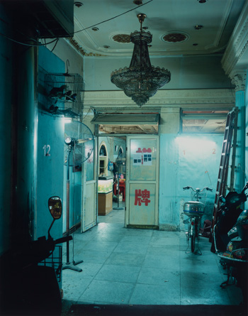 Former Cinema Lobby, #11 Jianguo Dong Lu par Greg Girard