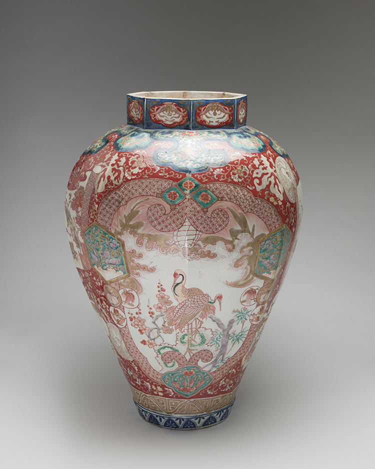A Large Japanese Imari Faceted Vase, 19th Century par  Japanese Art