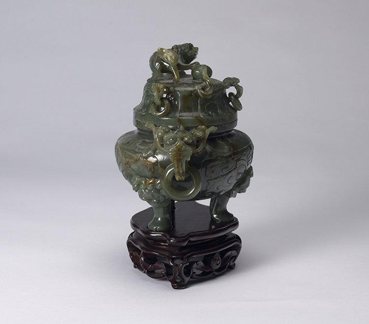 Chinese Spinach Green Jade Censer and Cover, 19th Century par  Chinese Art