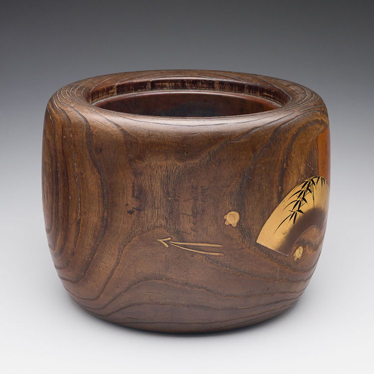A Japanese Kiri Wood Hibachi, 19th Century par  Japanese Art