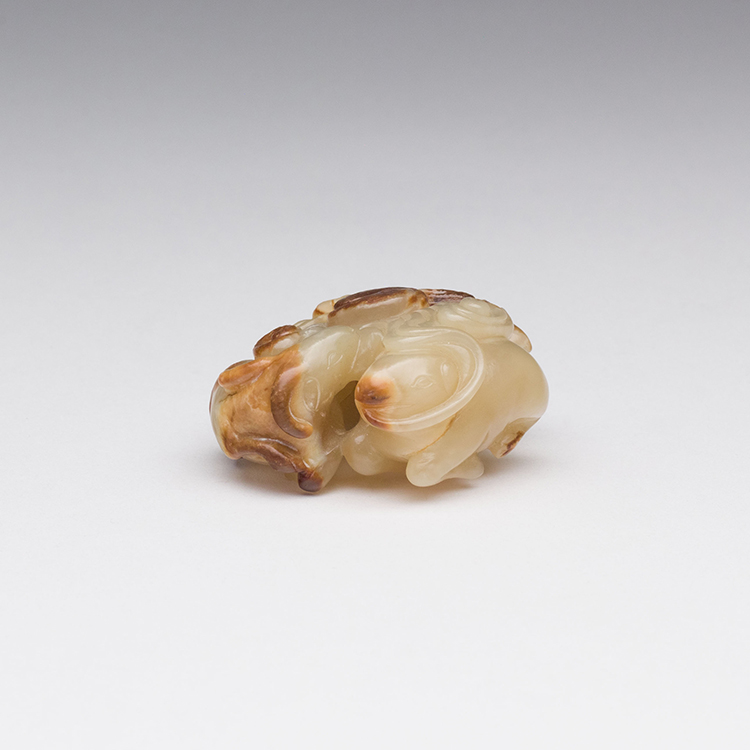 Chinese Mottled Yellow Jade Carved ‘Three Rams’ Group, 17th/18th Century par  Chinese Art