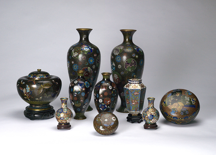 A Group of Ten Mostly Japanese Cloisonné Enamel Vases, Mid 20th Century par  Japanese Art