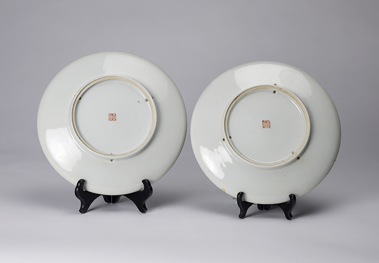 A Pair of Chinese Famille Rose 'Landscape' Dishes, Late Republican Period par  Chinese Art