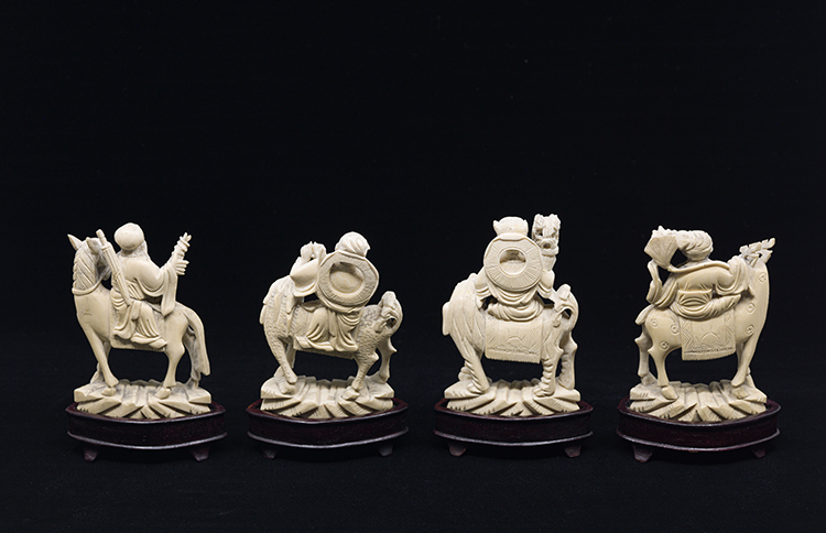 Four Chinese Ivory Carved Figures of the Daoist Immortals par  Chinese Art