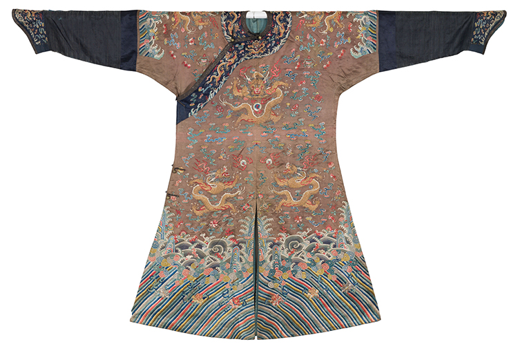 A Rare Chinese Embroidered Silk Ground Dragon Robe, Jifu, Late 19th Century par  Chinese Art