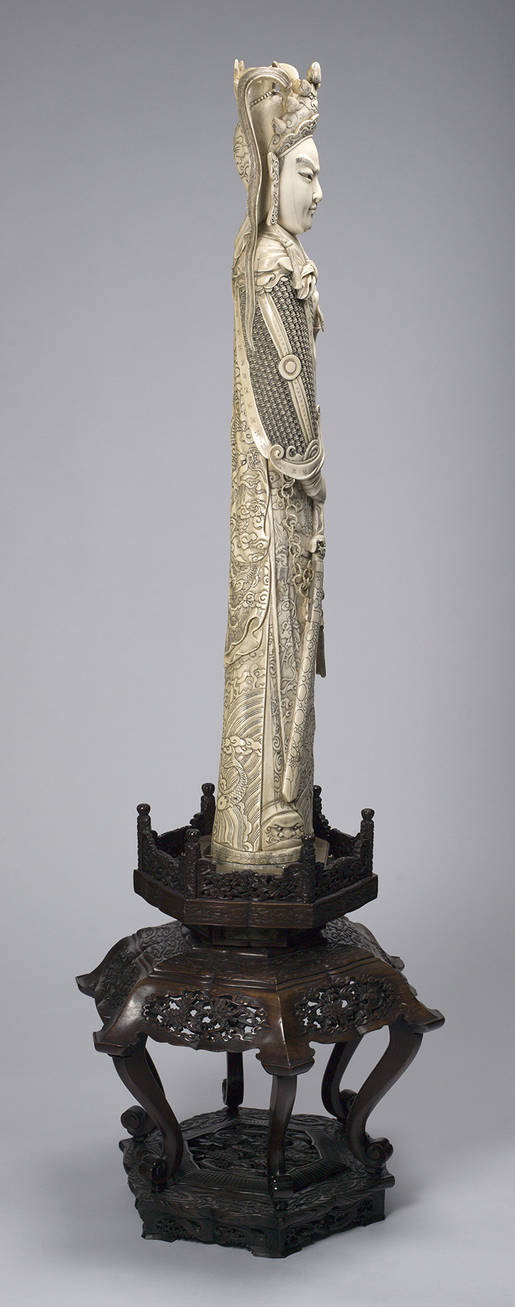 A Chinese Monumental Ivory Carved Standing Warrior, circa 1960 par  Chinese Art