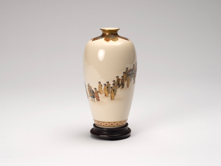 A Japanese Satsuma 'Procession' Ovoid Jar, Meiji Period, Circa 1900 par Yabu Meizan