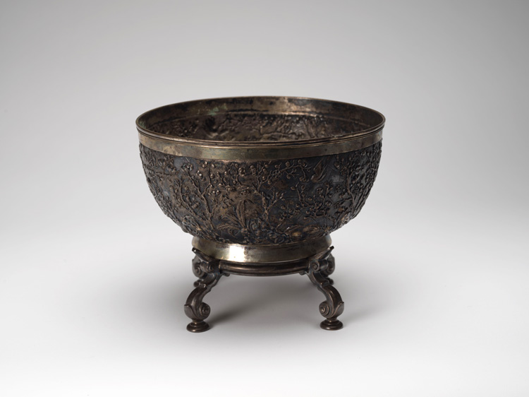 A Chinese Export Silver Bowl, Mark of Luen Wo, Circa 1865 par  Chinese Art