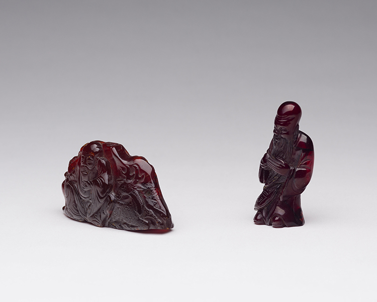 Two Chinese Amber Carvings of Immortals, 19th Century par  Chinese Art