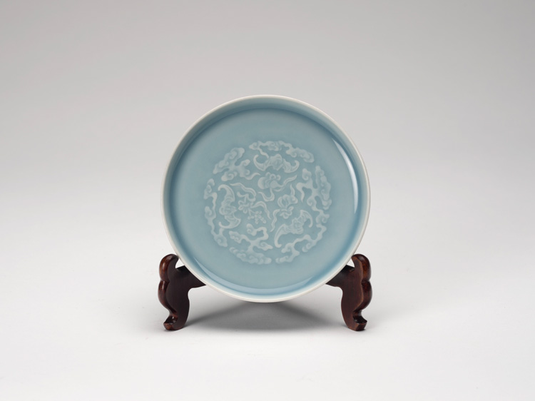 A Small Chinese Lavender Blue Dish, Qianlong Mark par  Chinese Art