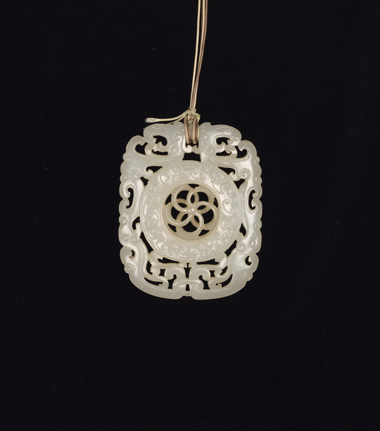 A Chinese Archaistic White Jade 'Dragon' Pendant, 17th/18th Century par  Chinese Art