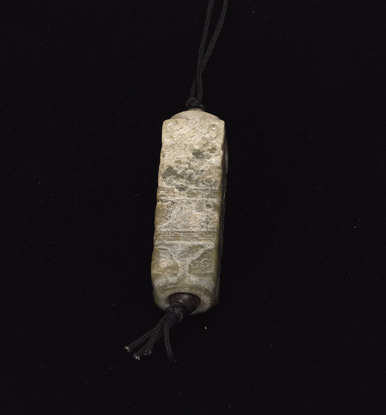 A Chinese Mottled Green Cong-Form Pendant par  Chinese Art