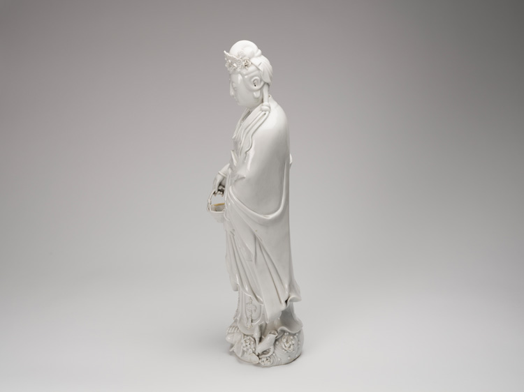 Large Chinese Blanc-de-Chine Standing Figure of Guanyin, 19th Century par  Chinese Art