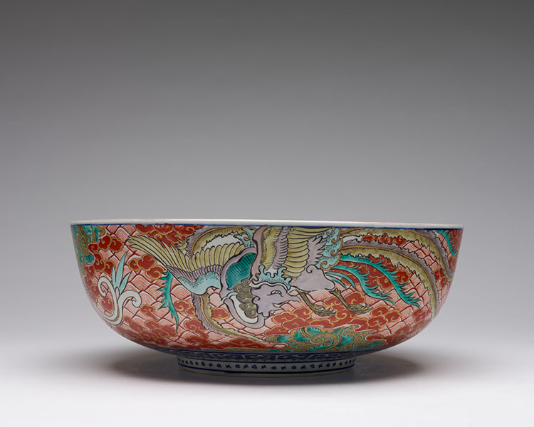 A Large Japanese Imari ‘Dragon and Phoenix’ Bowl, Meiji Period, Late 19th Century par  Japanese Art