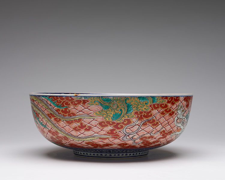 A Large Japanese Imari ‘Dragon and Phoenix’ Bowl, Meiji Period, Late 19th Century par  Japanese Art