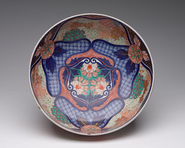 A Large Japanese Imari ‘Dragon and Phoenix’ Bowl, Meiji Period, Late 19th Century par  Japanese Art