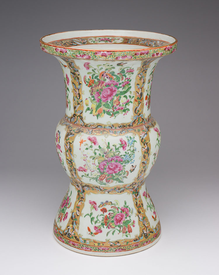 A Large Chinese Export Canton Rose ‘Floral and Butterfly’ Beaker Vase, 19th Century par  Chinese Art