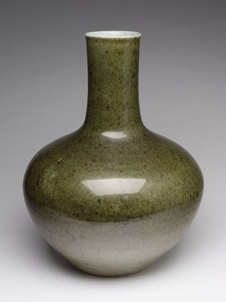 An Unusual and Large Chinese Green Glazed Vase, Tianqiuping, Qianlong Mark, 19th Century par  Chinese Art