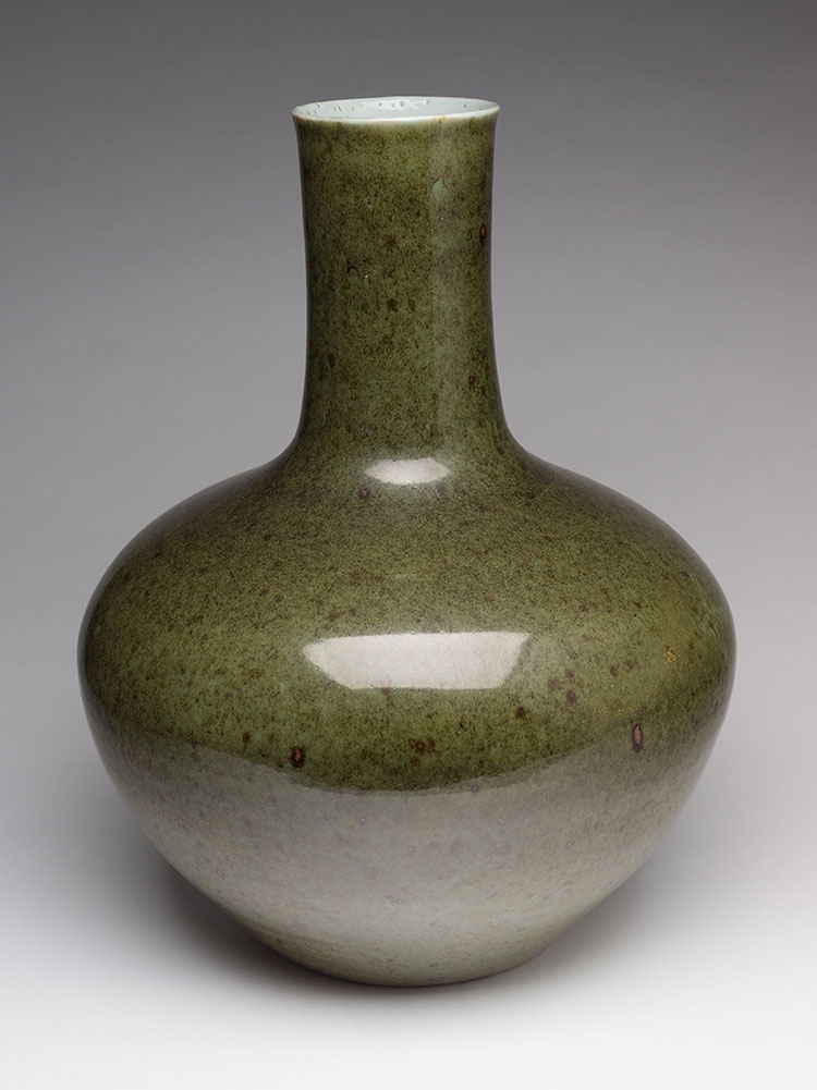 An Unusual and Large Chinese Green Glazed Vase, Tianqiuping, Qianlong Mark, 19th Century par  Chinese Art