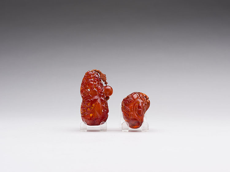 Chinese Amber Carved Snuff Bottle and Pendant, 18th/19th Century par  Chinese Art