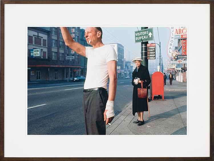 Man with Bandage par Fred Herzog