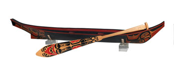 Haida Bear Canoe (Model) and Haida Bear Paddle by William Ronald (Bill) Reid vendu pour $295,000